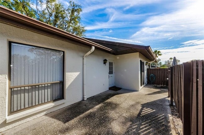 Building Photo - 1725 Pine Ridge Way E