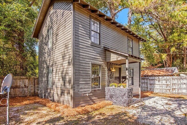 Building Photo - 210 Sedberry St