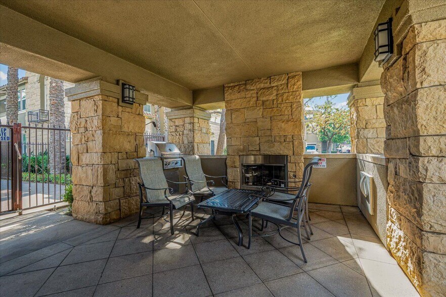 Building Photo - 259 Riverdale Ct