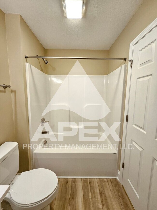 Building Photo - AVALON TOWNHOMES – LIKE NEW - 2 Bd/2.5 Ba Townhome off Topside Road with convenient access to Mar...