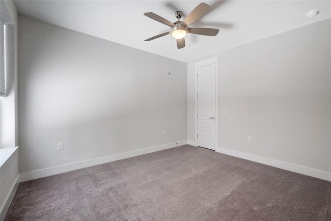 Building Photo - 12606 Red Sparrow St
