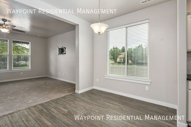 Building Photo - 1142 W Parkstone St