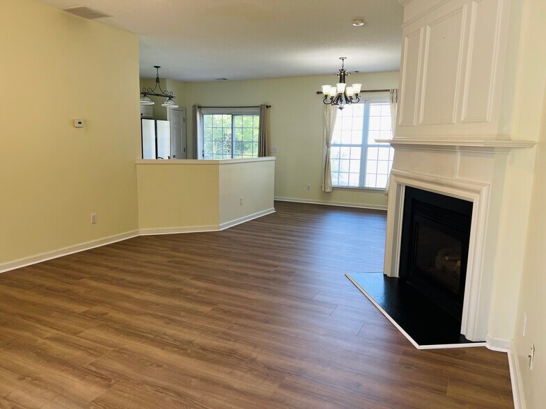 Building Photo - 205 Wellisford Ct