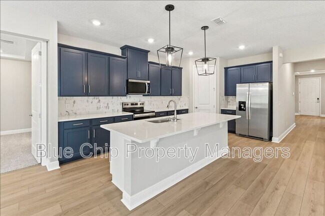 Building Photo - 1229 Pampus Dr