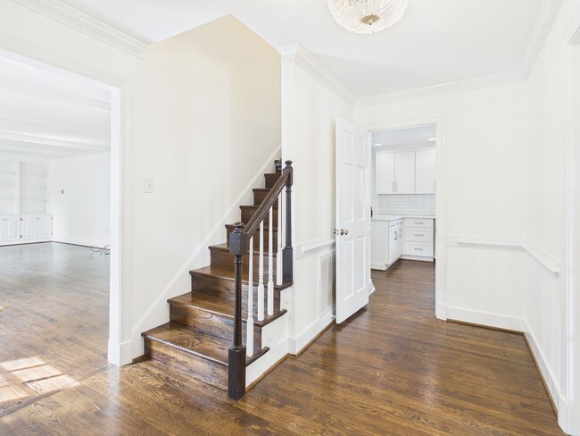 Building Photo - 1602 Harborough Rd