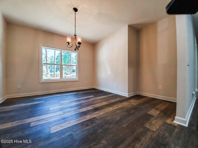 Building Photo - 9 Clarendon Ln