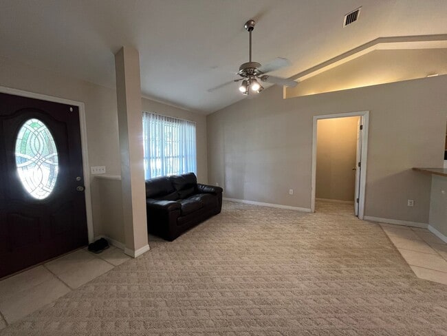 Building Photo - Charming 3BR/2BA Home with 2 Car Garage, F...