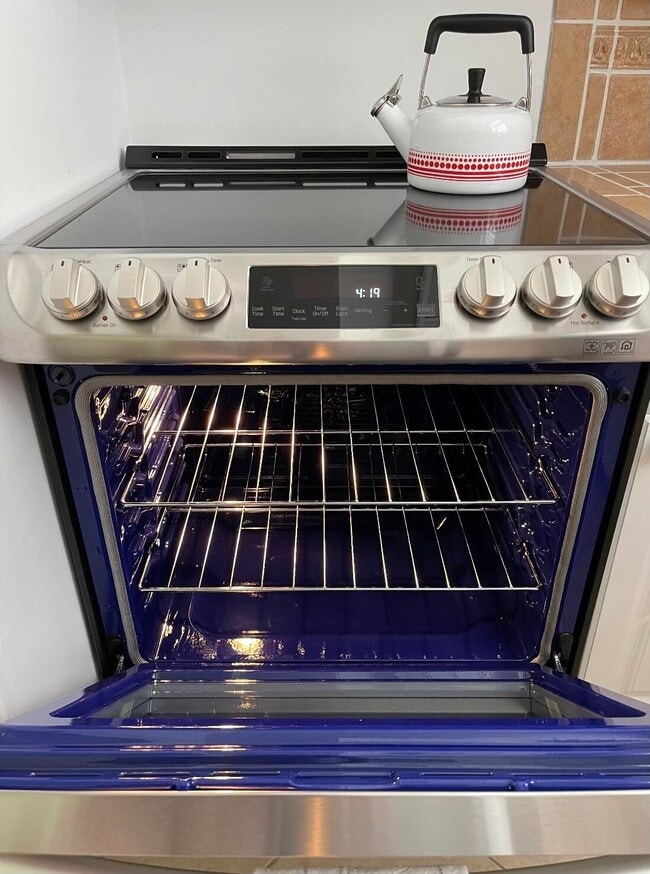 Building Photo - 1202 Palm Trail