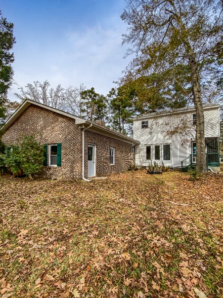 Building Photo - 620 Windward Dr