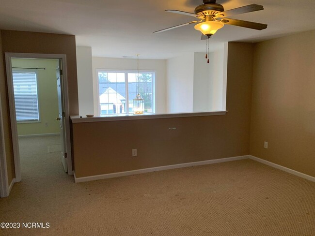 Building Photo - 3 Bed 3.5 Bath Townehome