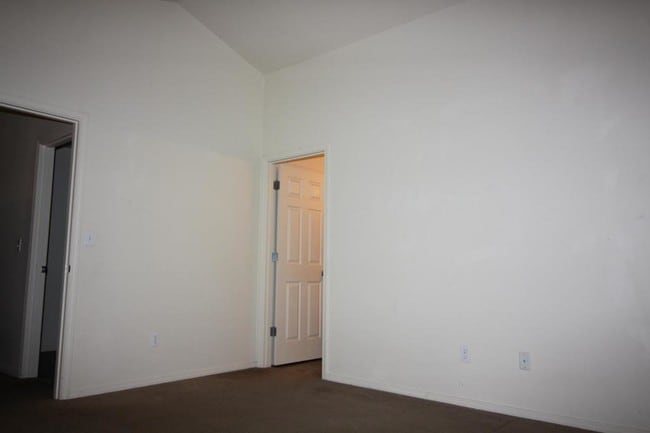 Building Photo - 13102 NE 26th St