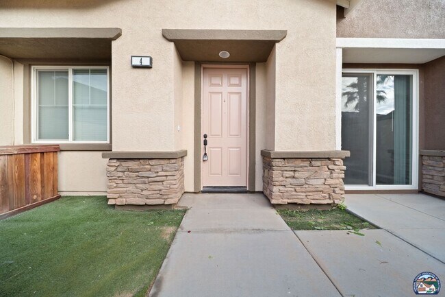 Building Photo - 315 Breezy Pl