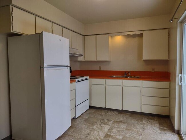 Building Photo - 3050 NE Johnson St