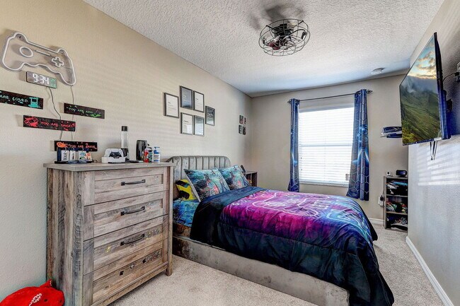 Building Photo - 12910 Utopia Gdns Wy