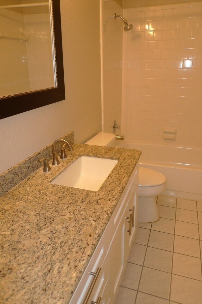 Building Photo - 15406 Ensenada Dr