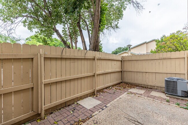 Building Photo - 9524 Quail Village Ln