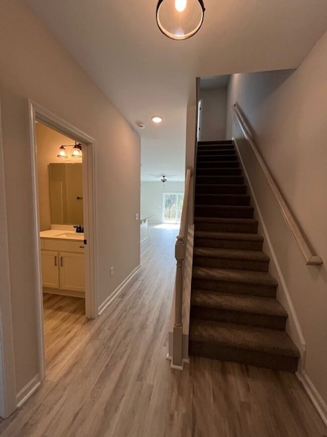 Building Photo - 8409 Paramount Point