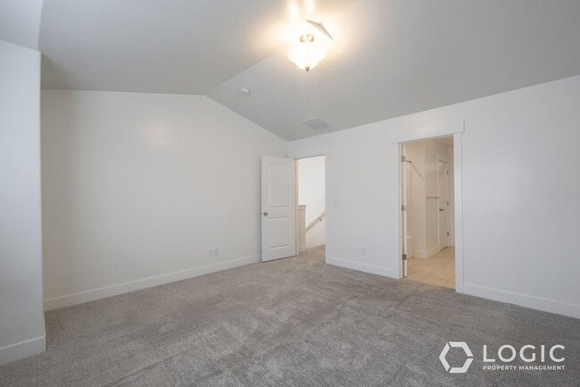 Building Photo - Stunning Townhome in Lehi!!