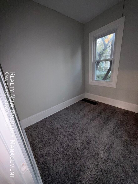 Building Photo - 3507 Carlyle Ave