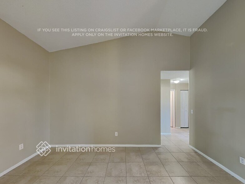 Building Photo - 9664 Carousel Cir S