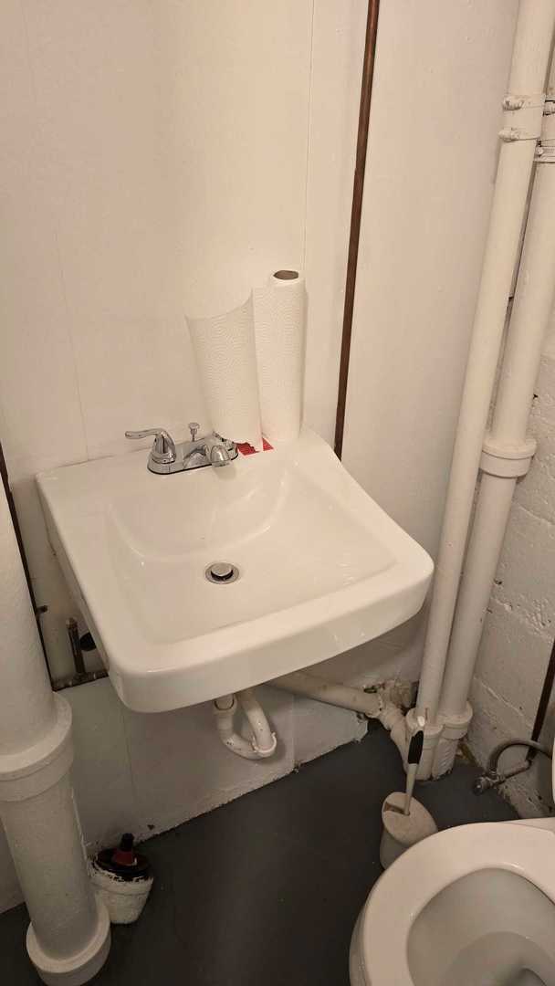 Building Photo - 11926 S La Salle St