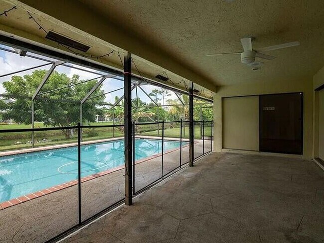 Building Photo - 14616 Autumn Ave