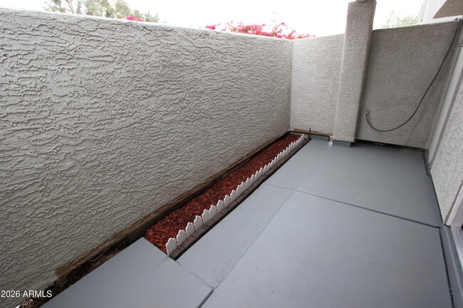 Building Photo - 850 S River Dr