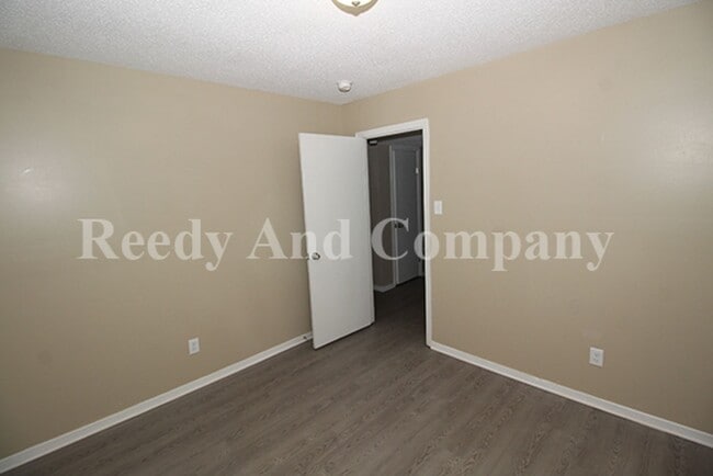 Building Photo - 3879 Briar Pl