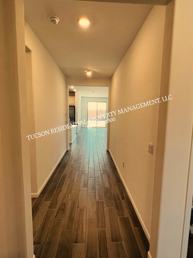 Building Photo - 13142 E Cembeline Ln