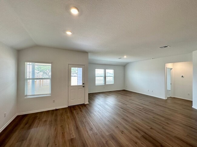 Building Photo - Beautiful Recently New Build Home in West ...