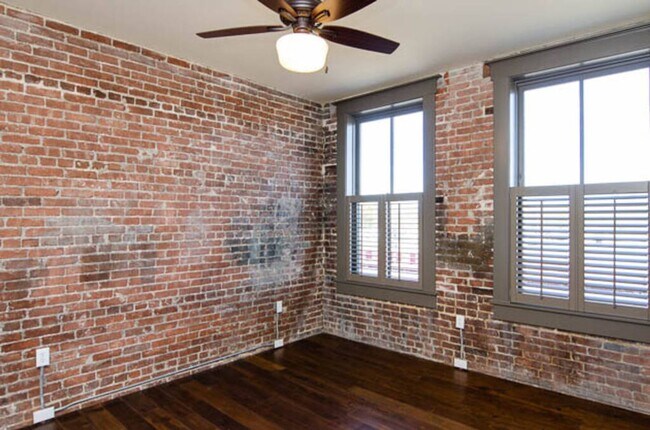 Building Photo - C Street Loft Available Mid August