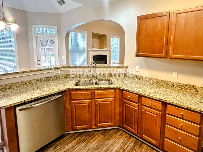 Building Photo - 527 Greyhawk Way