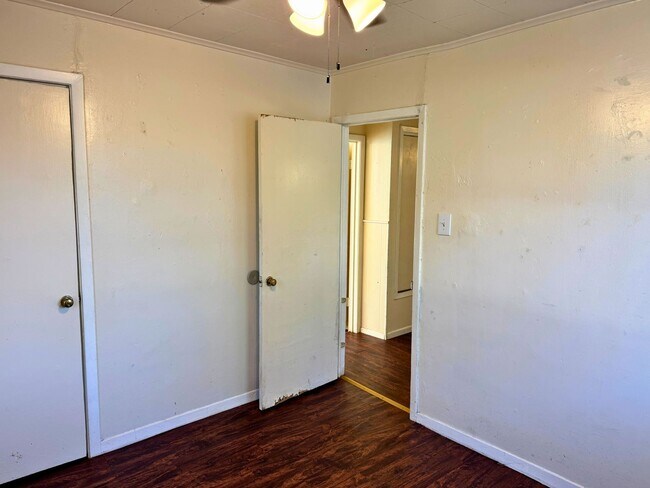 Building Photo - Affordable 2 Bed 1 Bath In Wendover Hills