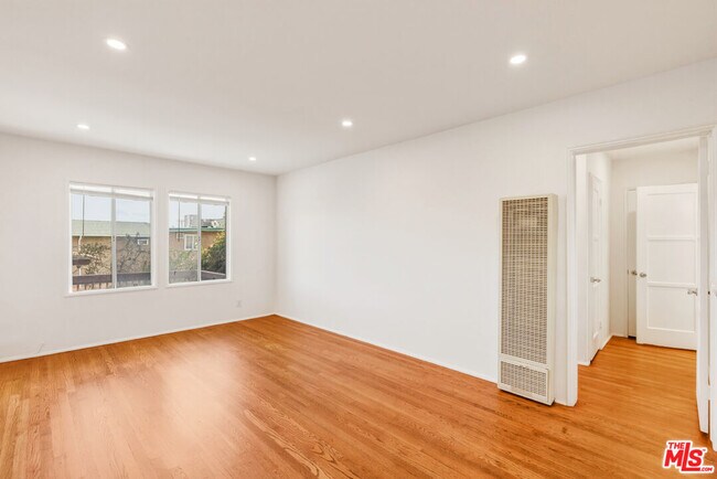 Building Photo - 2710 Bellevue Ave