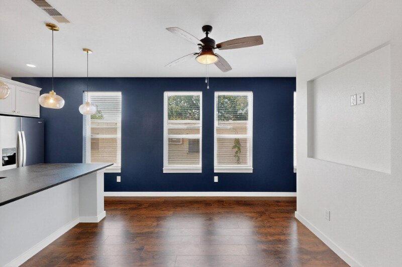 Building Photo - 800 S Welch St