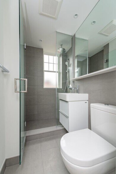 Building Photo - 19 Forest St