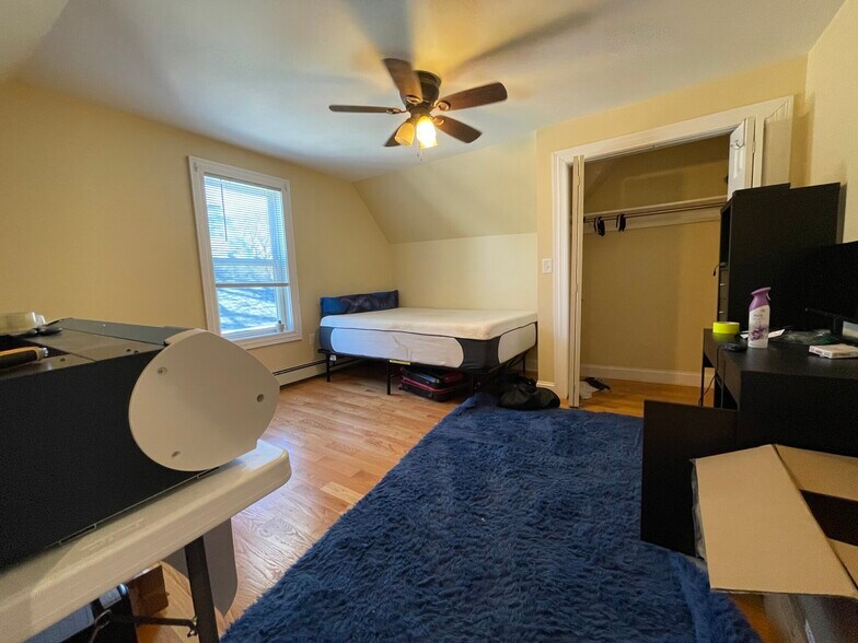 Building Photo - 5 Irving St