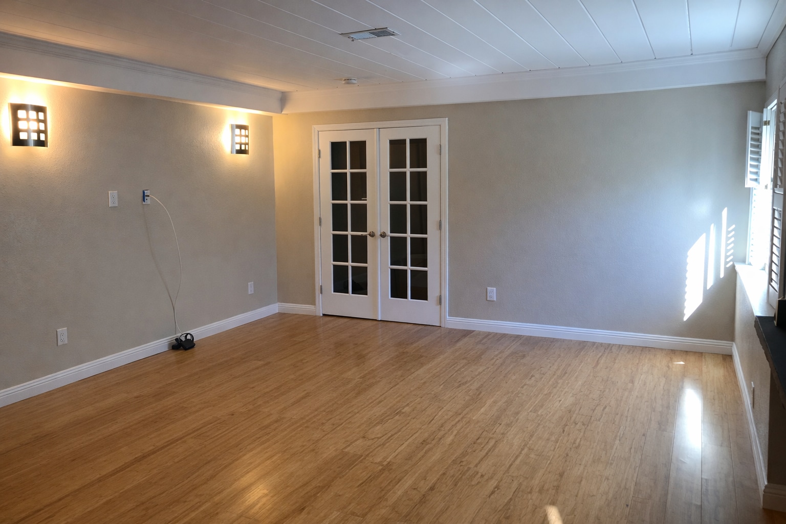 Living room - 1111 North Rd