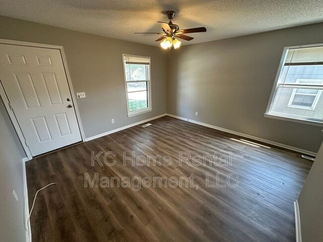 Building Photo - 433 Lee Dr