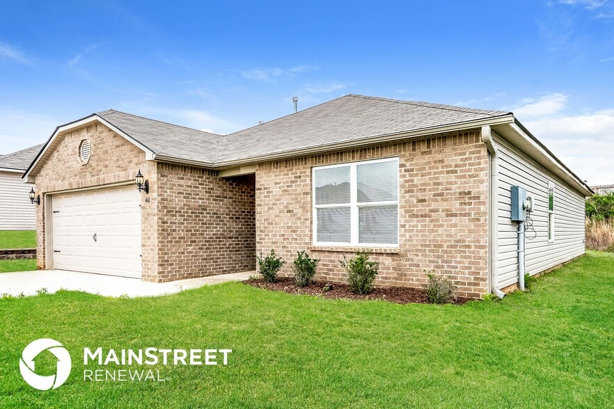 Building Photo - 461 Woodland Trl