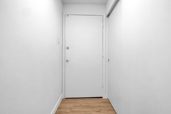 Building Photo - 1070 E 300 S