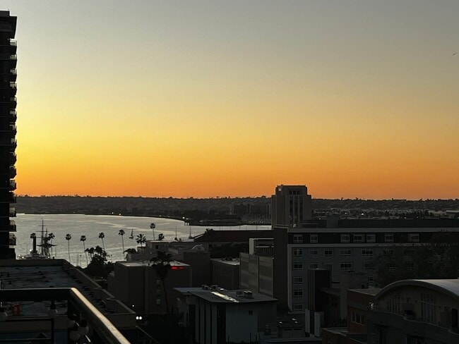 Building Photo - 425 W Beech St