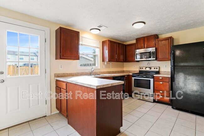 Building Photo - 140 Sandalwood Ct