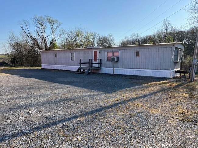 Primary Photo - Country living at its BEST ! 2 bedroom 1 1...