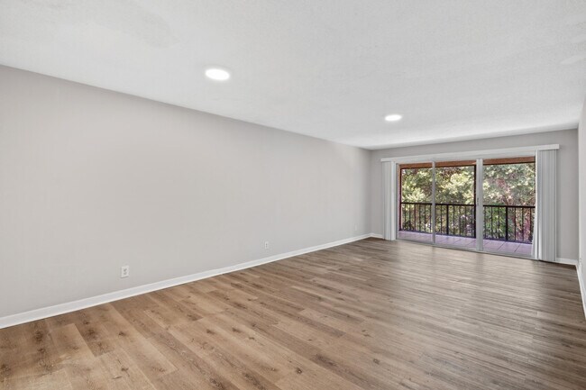 Building Photo - 2700 Coral Springs Dr