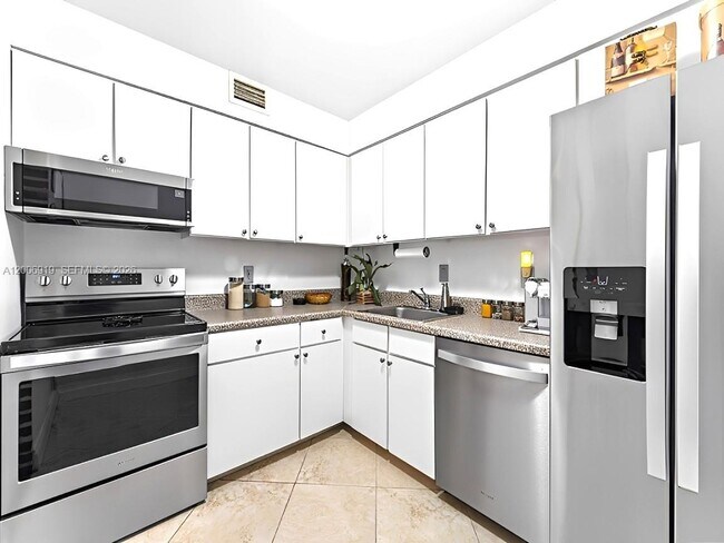 Building Photo - 5020 NW 79th Ave