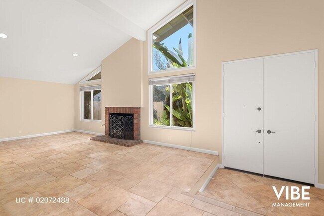 Building Photo - WESTLAKE HILLS- 5 BEDROOMS on a Quiet Street. Walk to everything!!!