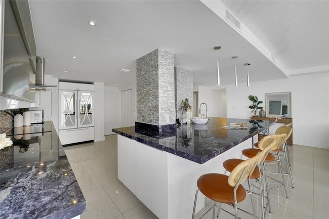 Building Photo - 3430 Galt Ocean Dr