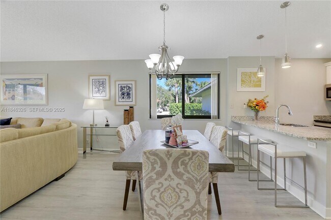 Building Photo - 105 Club Dr