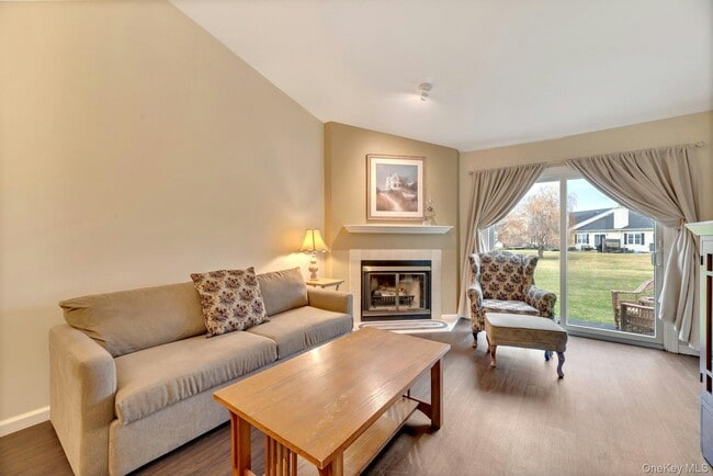 Building Photo - 2555 Youngs Ave